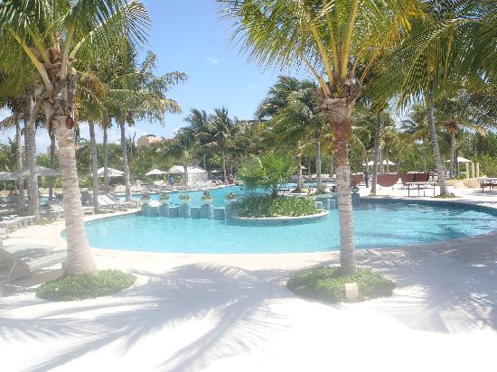 Puerto Cancun Shopping Mall